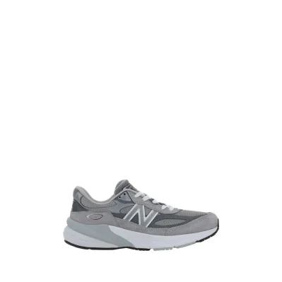 990 Sneakers